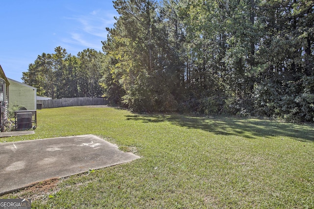 view of yard with a patio