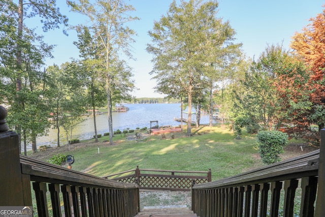 view of yard featuring a water view