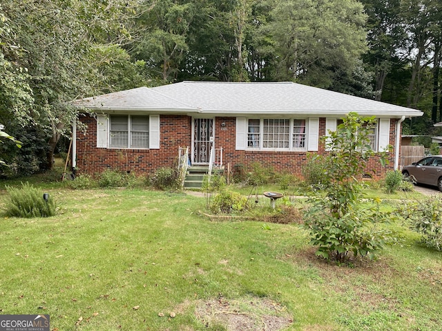 single story home with a front yard