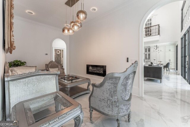 living room featuring crown molding and an inviting chandelier