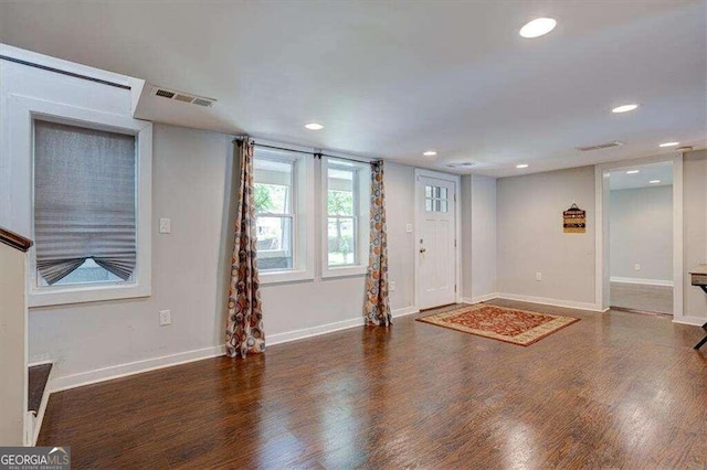 entrance foyer featuring recessed lighting, visible vents, wood finished floors, and baseboards