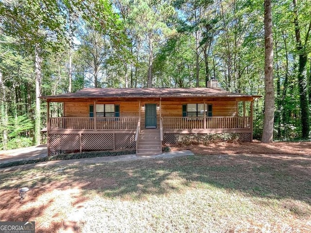 view of front of house featuring a front lawn and covered porch