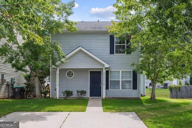 view of front of home featuring a front yard