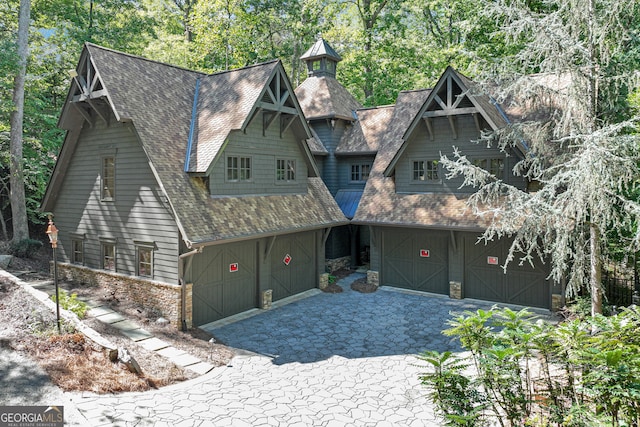 view of front facade with a garage