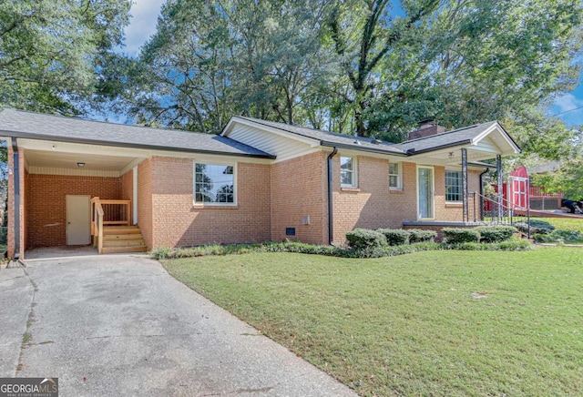 ranch-style home featuring a front lawn