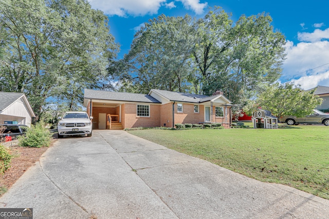 ranch-style house featuring a front yard