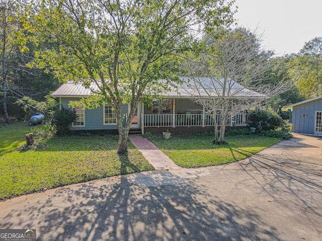 view of front of property with a front lawn and covered porch