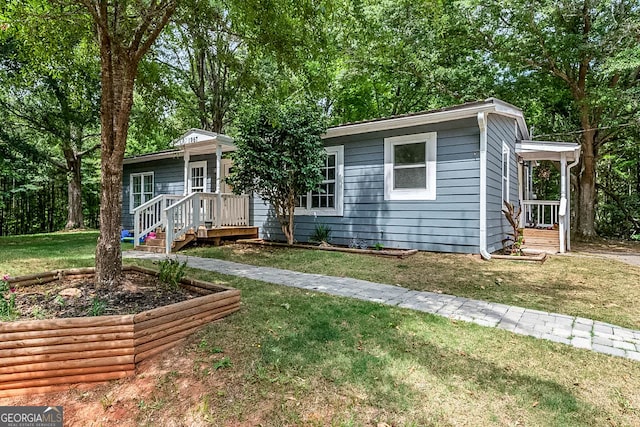 view of front of house with a front lawn