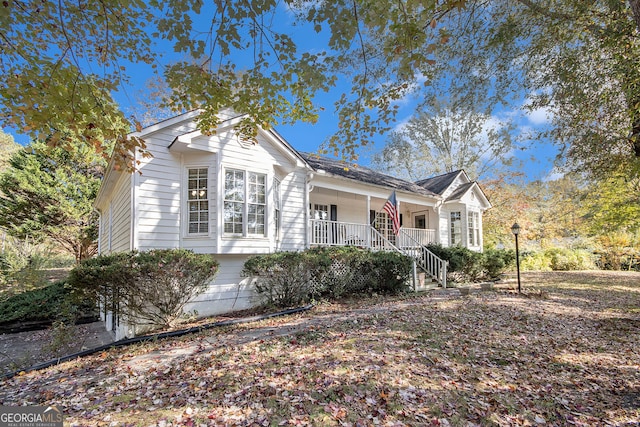 view of front facade with covered porch