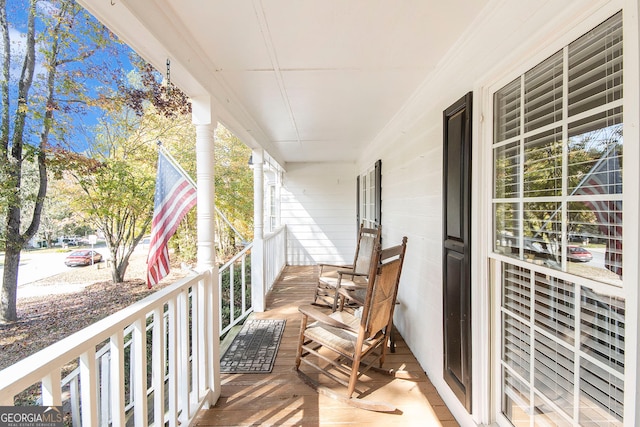 balcony featuring covered porch