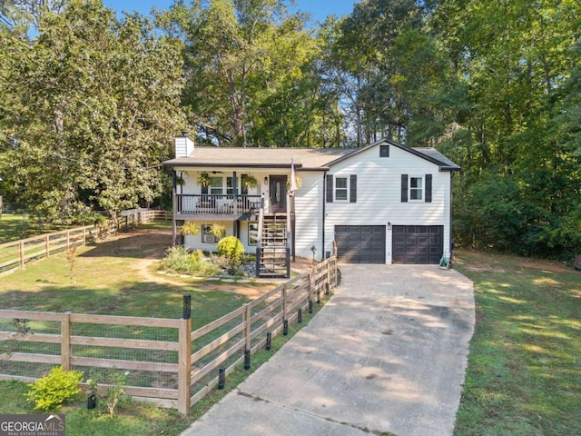 view of front facade featuring a garage, a front yard, and covered porch