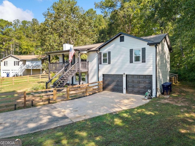 view of front facade featuring a garage