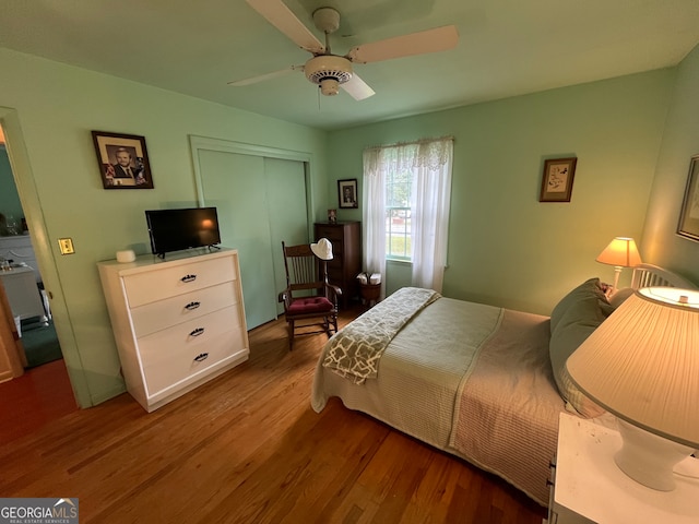 bedroom with ceiling fan, a closet, and light hardwood / wood-style floors