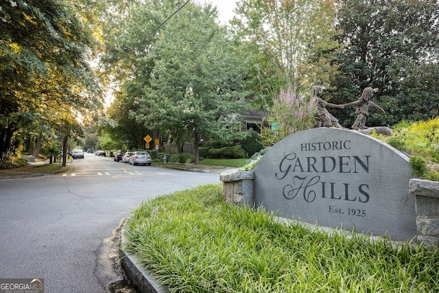 view of community / neighborhood sign