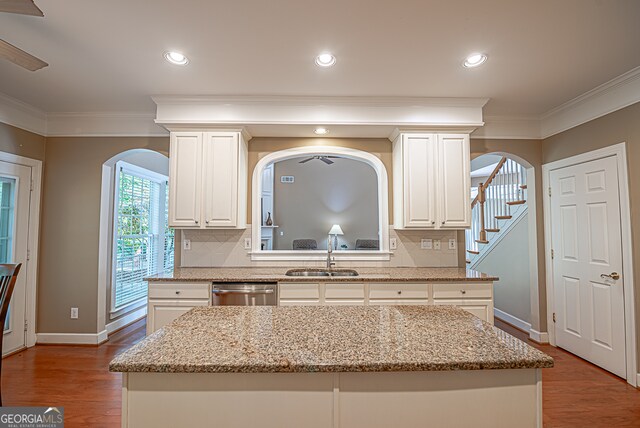 kitchen with tasteful backsplash, light hardwood / wood-style flooring, a kitchen island, and sink