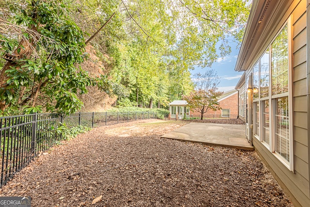 view of yard featuring a patio area