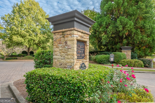 view of community / neighborhood sign