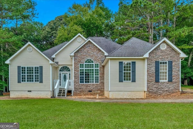 view of front of home featuring a front lawn