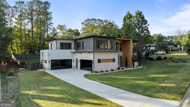 view of front of house featuring a front yard