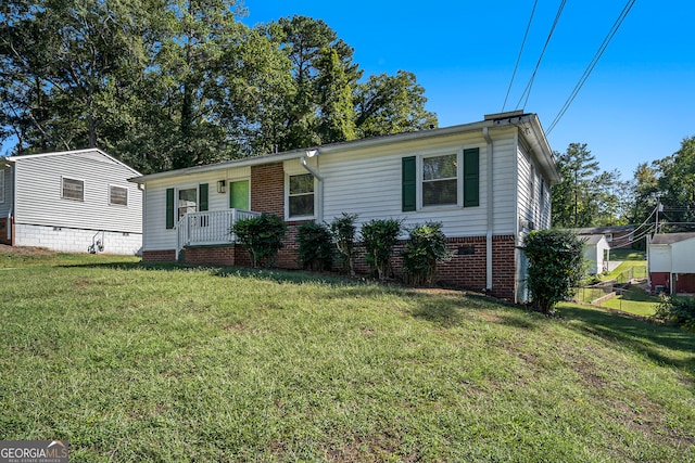 view of front of home featuring covered porch and a front lawn