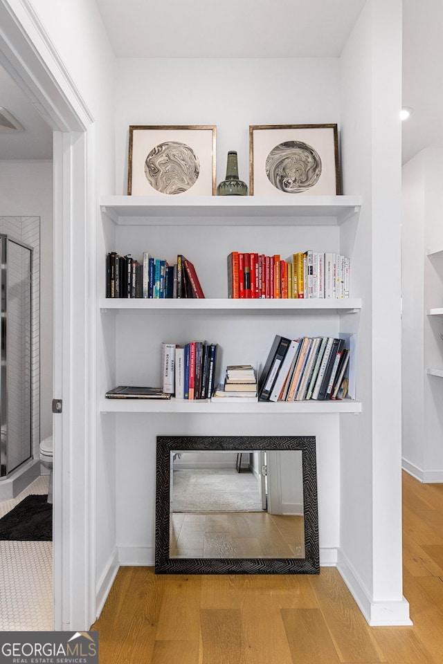 room details featuring hardwood / wood-style floors