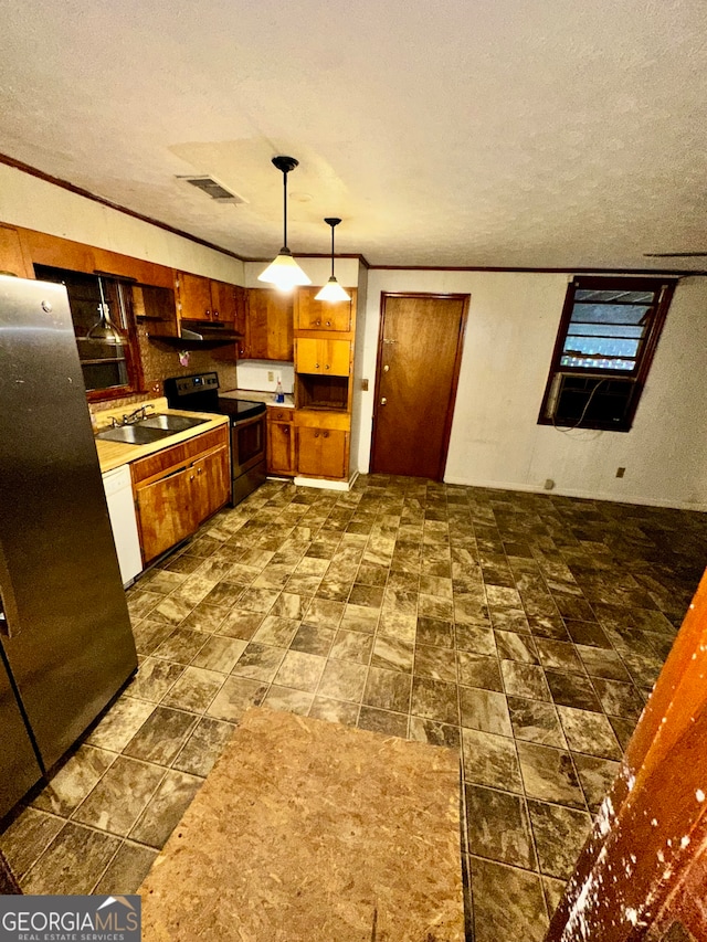 kitchen featuring pendant lighting, stainless steel refrigerator, a textured ceiling, and electric range