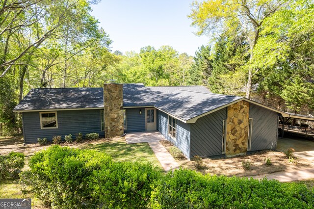 mid-century modern home featuring a chimney