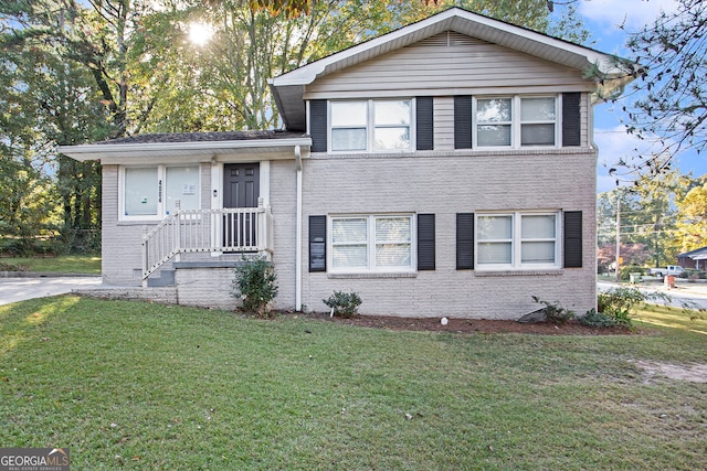 tri-level home with a front lawn