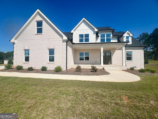 view of front of house featuring a front lawn and covered porch