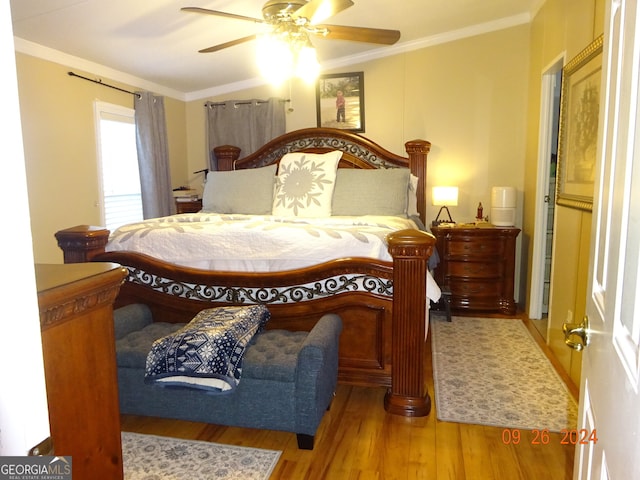 bedroom featuring crown molding, light hardwood / wood-style flooring, and ceiling fan