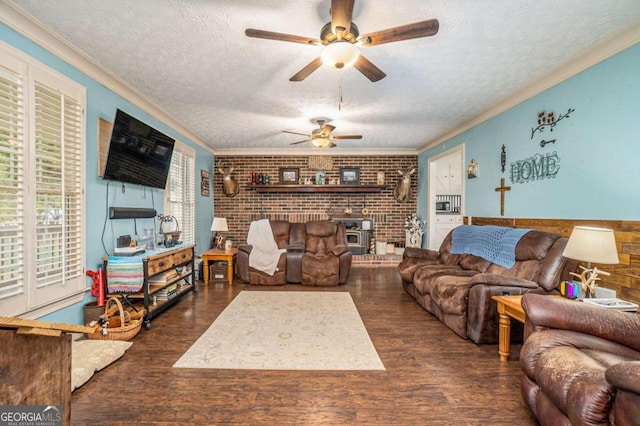 living room featuring dark wood-type flooring, ceiling fan, and a textured ceiling