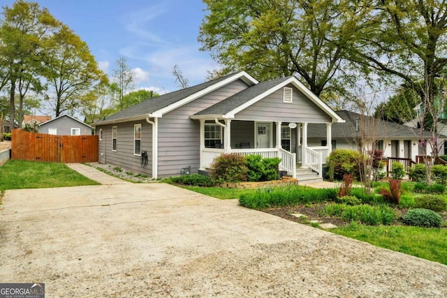 view of front of property featuring covered porch