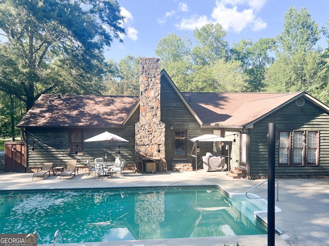 view of swimming pool featuring a patio