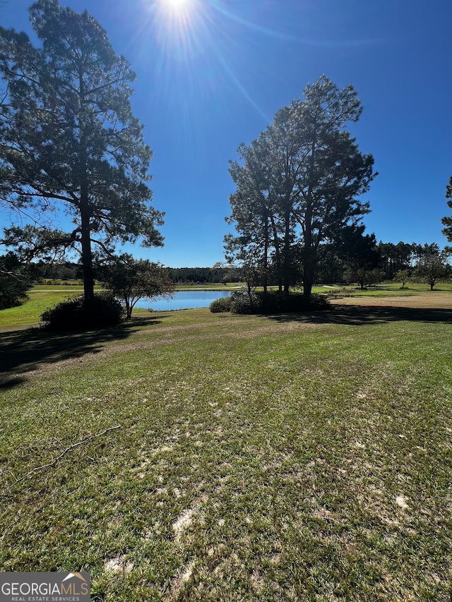 view of yard featuring a water view