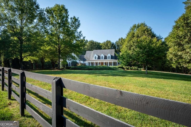 view of front of house featuring a front lawn