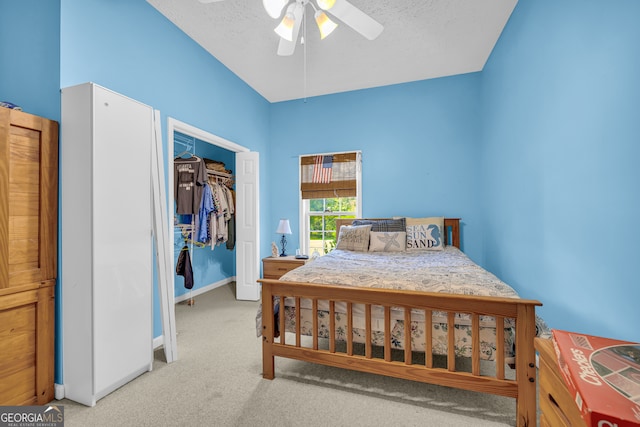 bedroom with ceiling fan, a textured ceiling, a closet, and carpet flooring