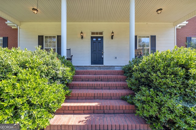 property entrance featuring a porch