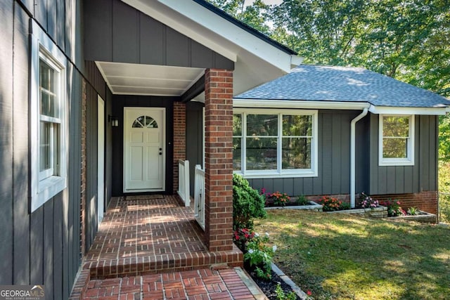 property entrance featuring a lawn