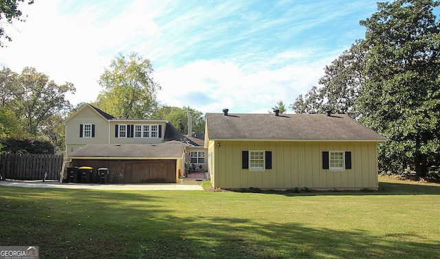 back of house featuring a yard