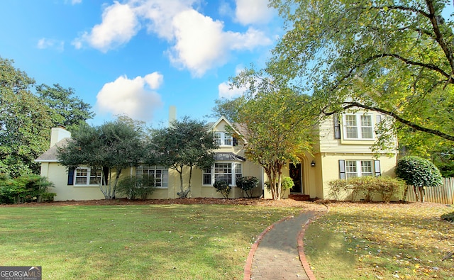 view of front of house featuring a front yard