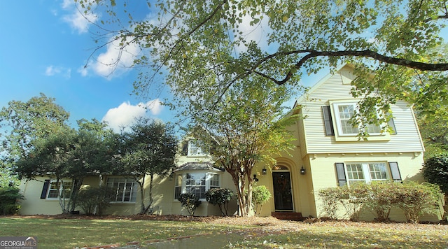 view of front of house with a front yard