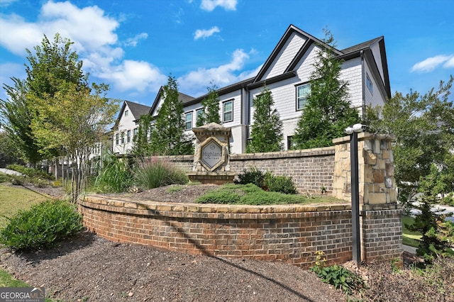 view of front of property