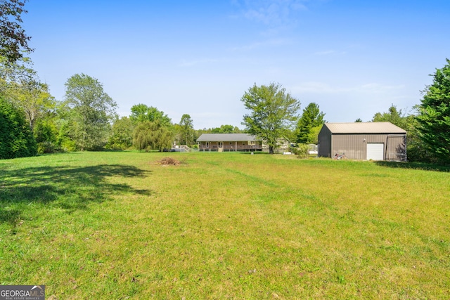 view of yard with an outdoor structure