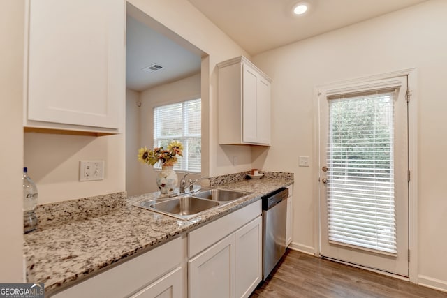 kitchen with hardwood / wood-style floors, plenty of natural light, sink, and dishwasher