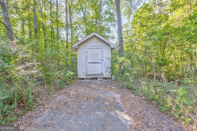 view of shed with a view of trees