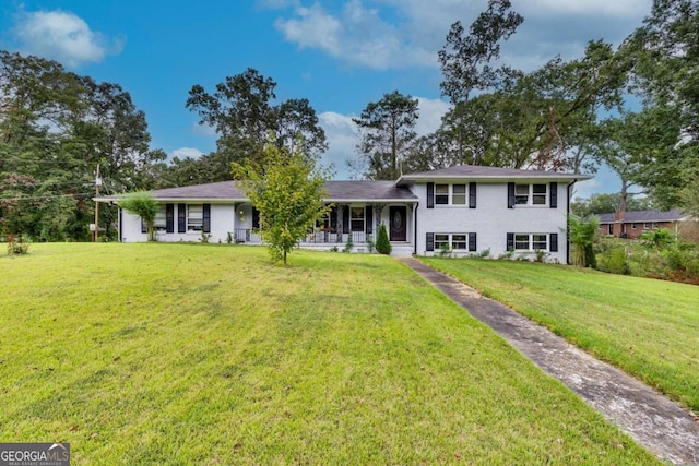 view of front of house featuring a front yard