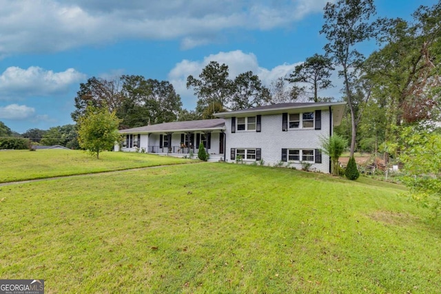 view of front of property with a front lawn