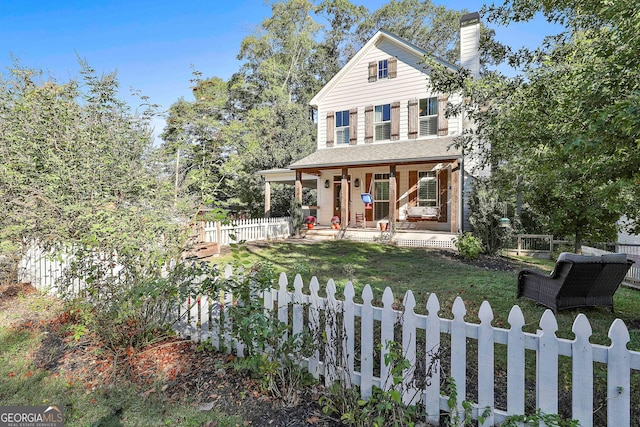 farmhouse-style home featuring a porch and a front yard