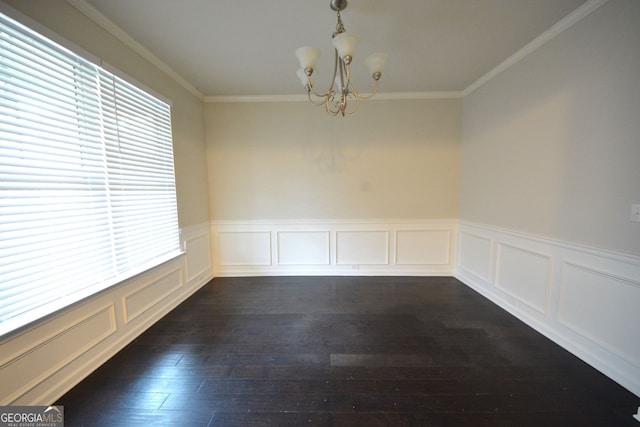 empty room featuring dark wood-type flooring, crown molding, and a notable chandelier