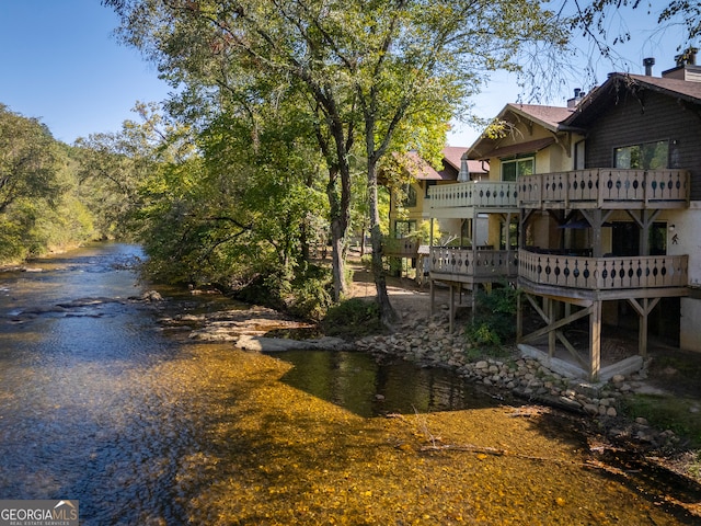 exterior space featuring a deck with water view